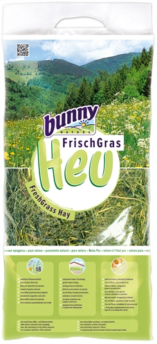 Bunny nature vers gras hooi